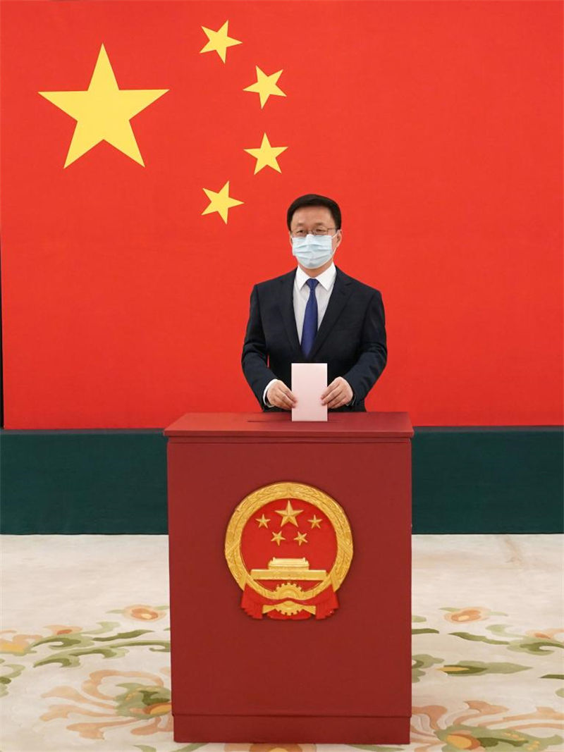 Xi Jinping vota na elei??o legislativa local em Beijing