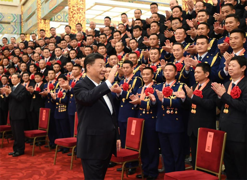 Xi Jinping reúne-se com modelos nacionais na gest?o de emergências e guardas leais no combate a incêndios
