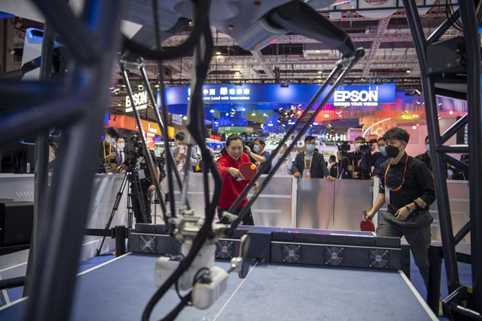 CIIE: zonas de exposi??o variadas atraem visitantes