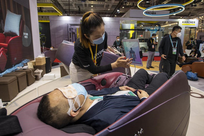 CIIE: zonas de exposi??o variadas atraem visitantes