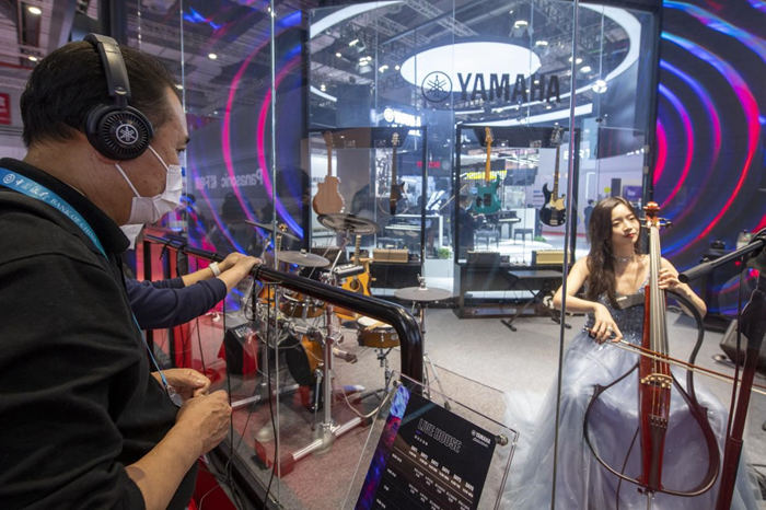 CIIE: zonas de exposi??o variadas atraem visitantes