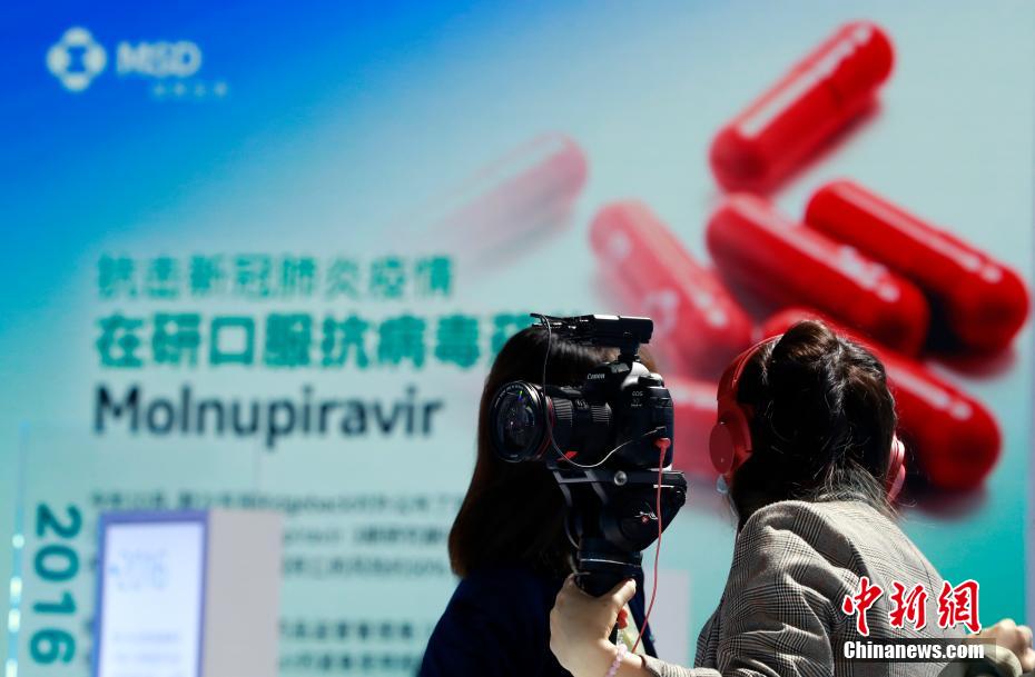 CIIE: medicamento antiviral para a Covid-19 atrai aten??o do público   