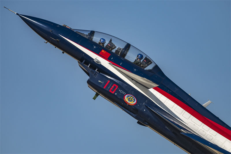 Feliz 72o aniversário para For?a Aérea do Exército de Liberta??o Popular da China