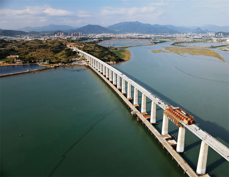 Ponte ferroviária de alta velocidade que atravessa o mar completa jun??o