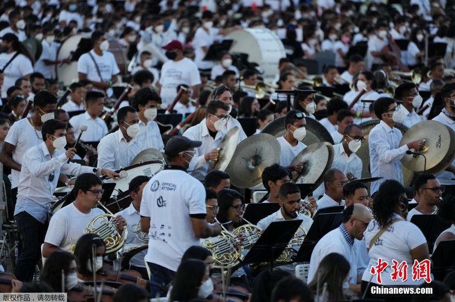 Venezuela: orquestra “mais instrumentos” apresenta