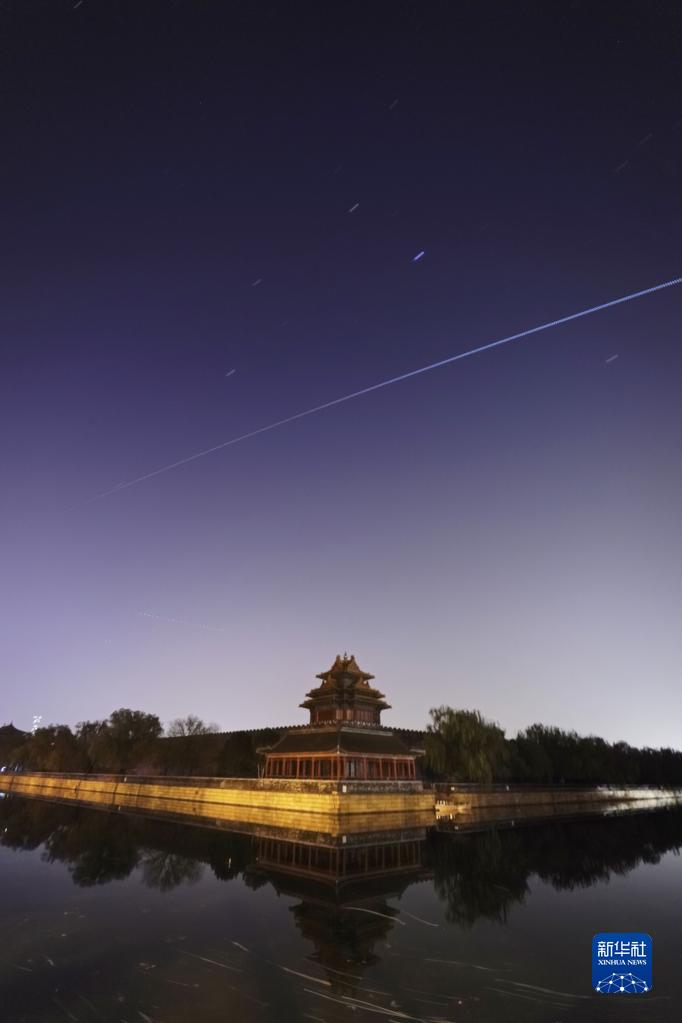 Esta??o espacial de Tiangong voa pelo céu