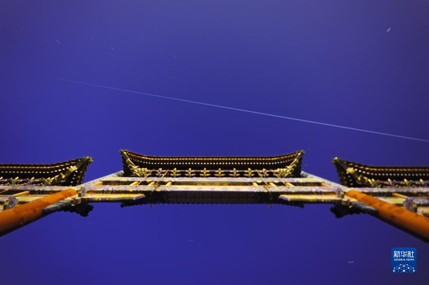 Esta??o espacial de Tiangong voa pelo céu