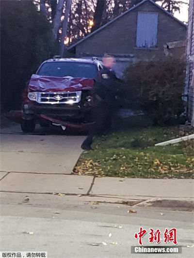 EUA: veículo SUV avan?a sobre desfile, causando mortes e dezenas feridos em Wisconsin