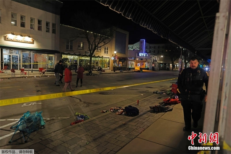 EUA: veículo SUV avan?a sobre desfile, causando mortes e dezenas feridos em Wisconsin