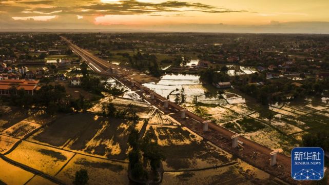 Ferrovia China-Laos iniciará opera??es nesta sexta-feira