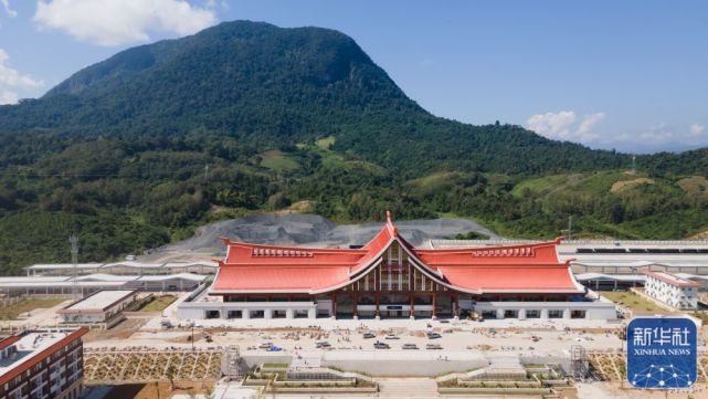 Ferrovia China-Laos iniciará opera??es nesta sexta-feira