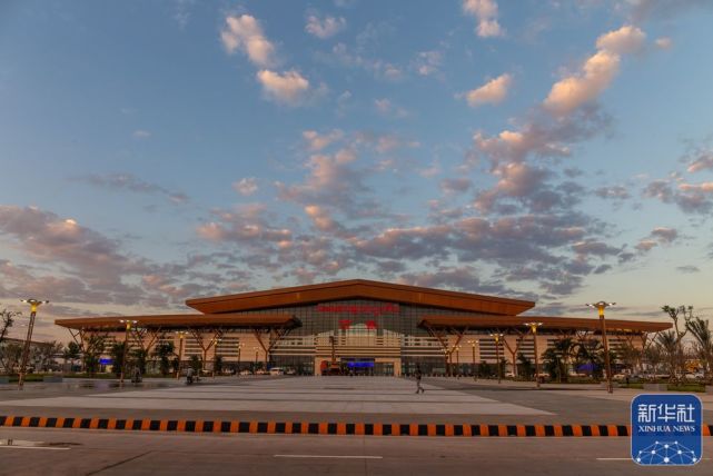 Ferrovia China-Laos iniciará opera??es nesta sexta-feira