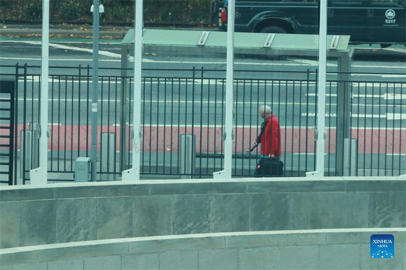 Homem armado rende-se à polícia depois de impasse nas imedia??es da sede da ONU