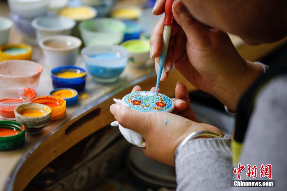 Beijing 2022: produto cultural e criativo de “pedra de curling” usa técnicas de patrim?nio cultural imaterial 