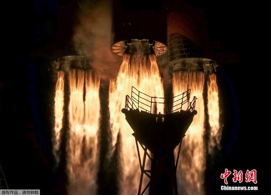 Rússia lan?a nave espacial tripulada com jornalista e turistas a bordo para Esta??o Espacial Internacional 