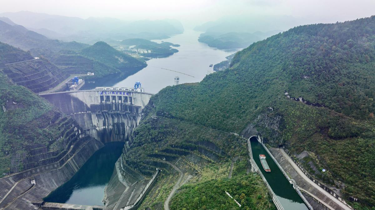 China: Guizhou realiza navega??es por meio de sistema de eleva??o