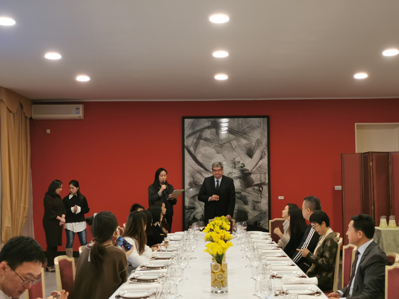 Embaixada brasileira em Beijing realiza atividade de degusta??o de petiscos de rua brasileiros