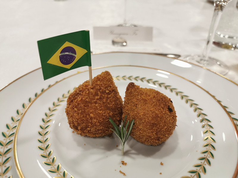 Embaixada brasileira em Beijing realiza atividade de degusta??o de petiscos de rua brasileiros