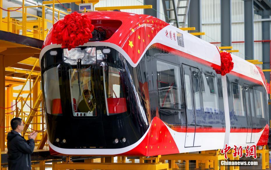 Primeiro trem maglev permanente da China entra em opera??o em Wuhan