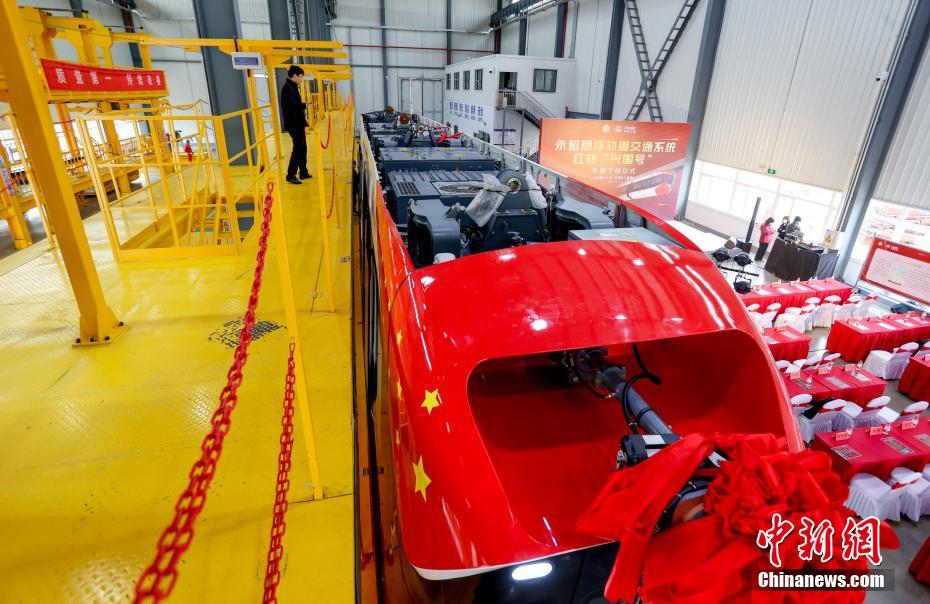 Primeiro trem maglev permanente da China entra em opera??o em Wuhan