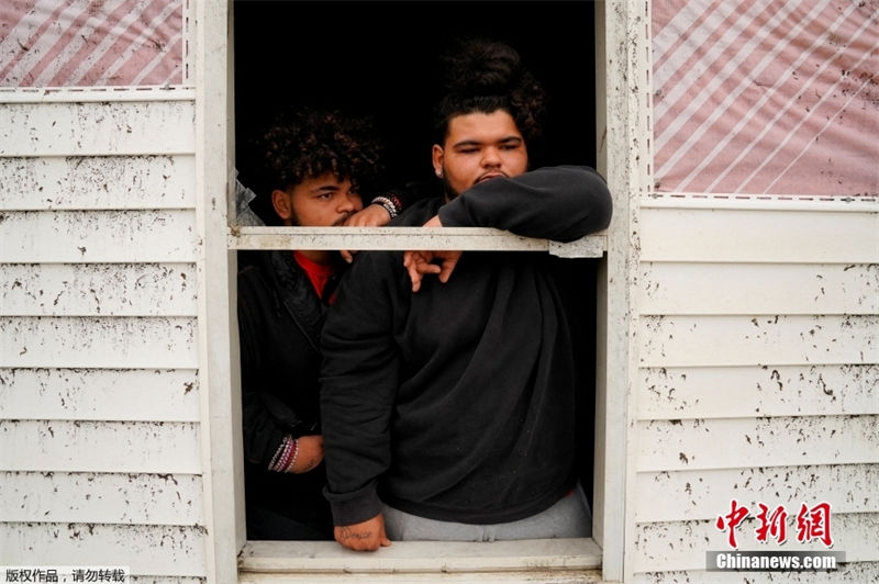 EUA: tornados em Kentucky causam 'trauma indescritível' 