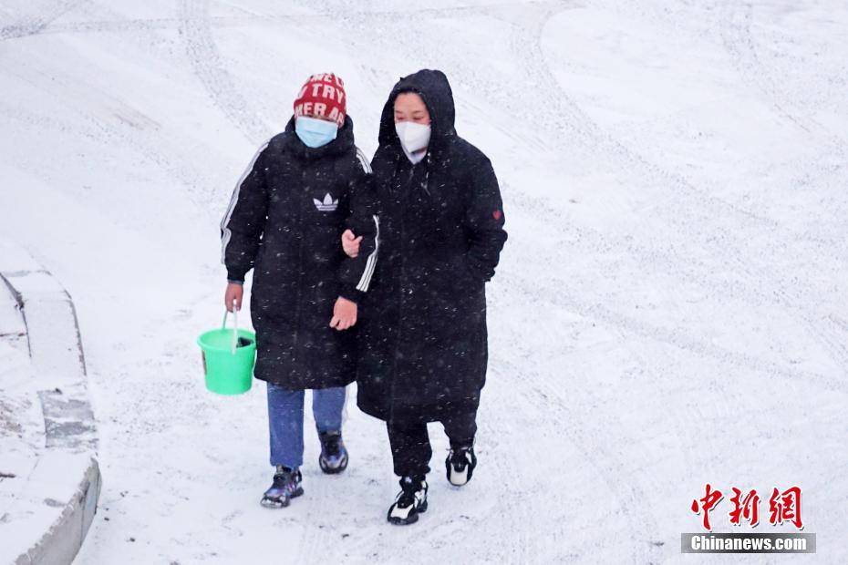 China: onda de frio atinge muitas partes de país com queda de neve e de temperatura