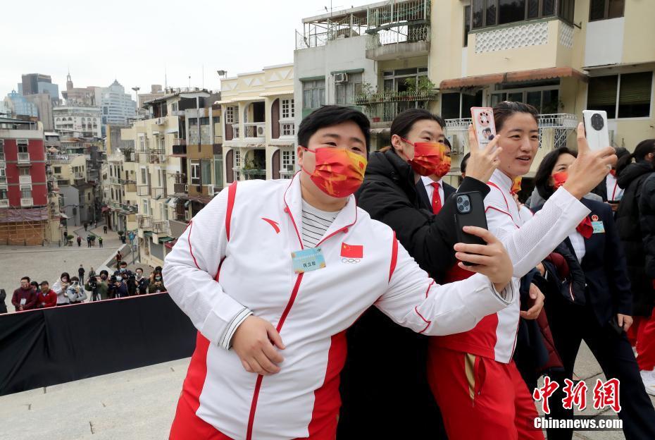 Delega??o de atletas olímpicos do continente chinês visita Ruínas de S?o Paulo em Macau