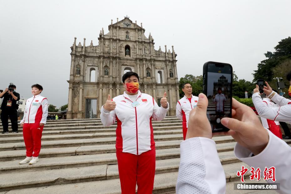 Delega??o de atletas olímpicos do continente chinês visita Ruínas de S?o Paulo em Macau