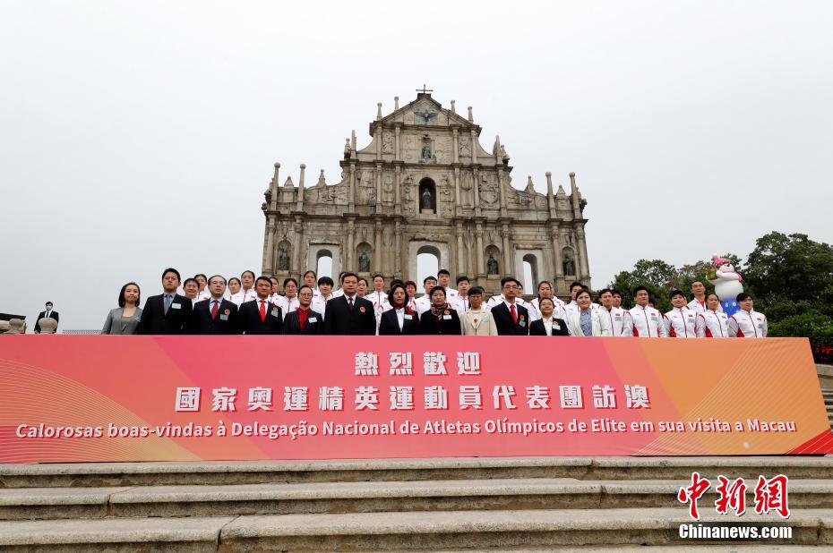 Delega??o de atletas olímpicos do continente chinês visita Ruínas de S?o Paulo em Macau