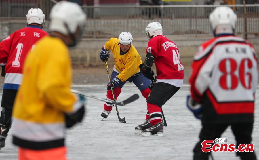 Aposentados formam equipe de hóquei no gelo para dar boas-vindas à Beijing 2022  