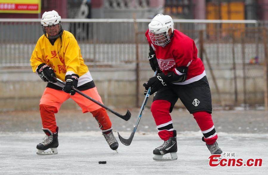 Aposentados formam equipe de hóquei no gelo para dar boas-vindas à Beijing 2022  