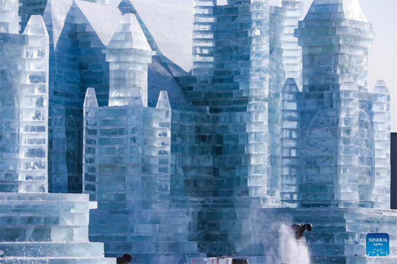 Constru??o do Parque Temático Mundo de Gelo e Neve na China está em andamento