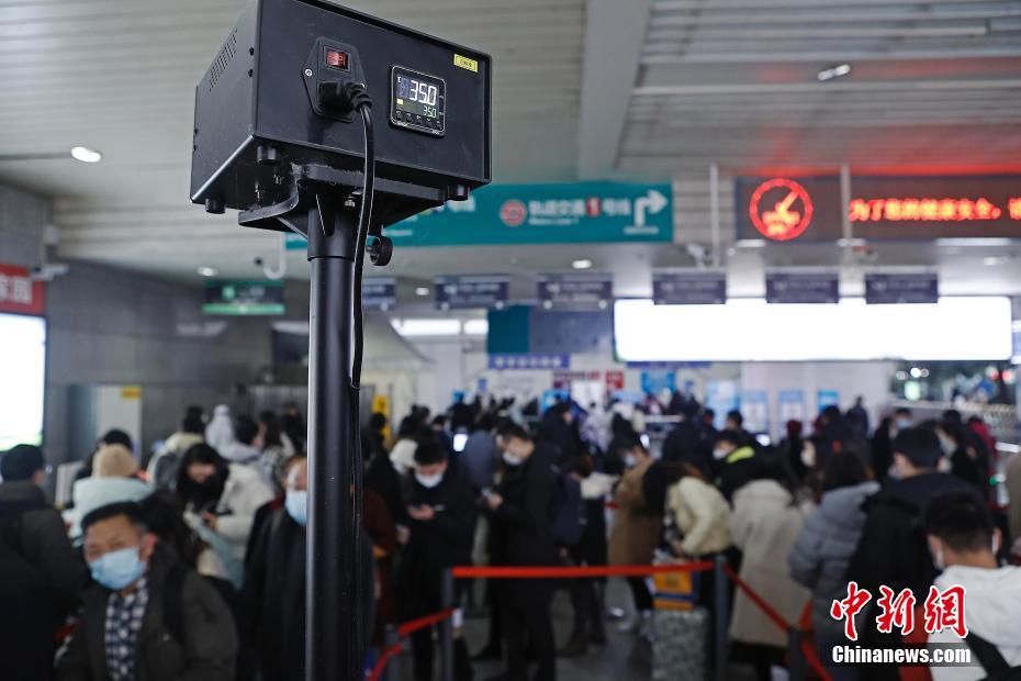 China: ferrovia atinge pico no retorno de passageiros no feriado de Ano Novo