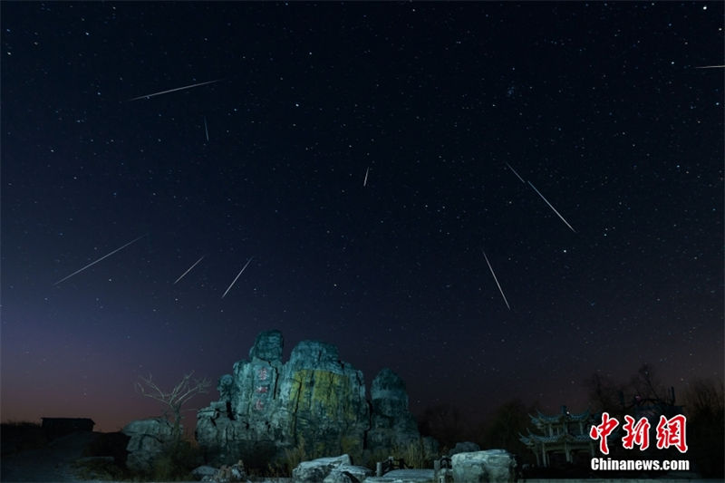 Primeira chuva de meteoros de 2022 ilumina o céu 