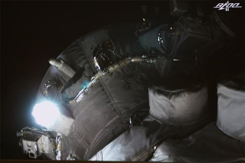 Astronautas de Shenzhou-13 realizam contato e acoplamento manuais entre esta??o espacial e nave de carga