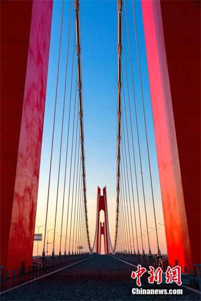 Jinan: maior ponte de viga de caixa de a?o do mundo aberta ao transito