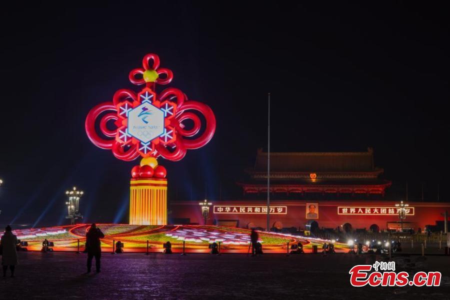 Beijing: decora??es festivas iluminam avenida Chang'an