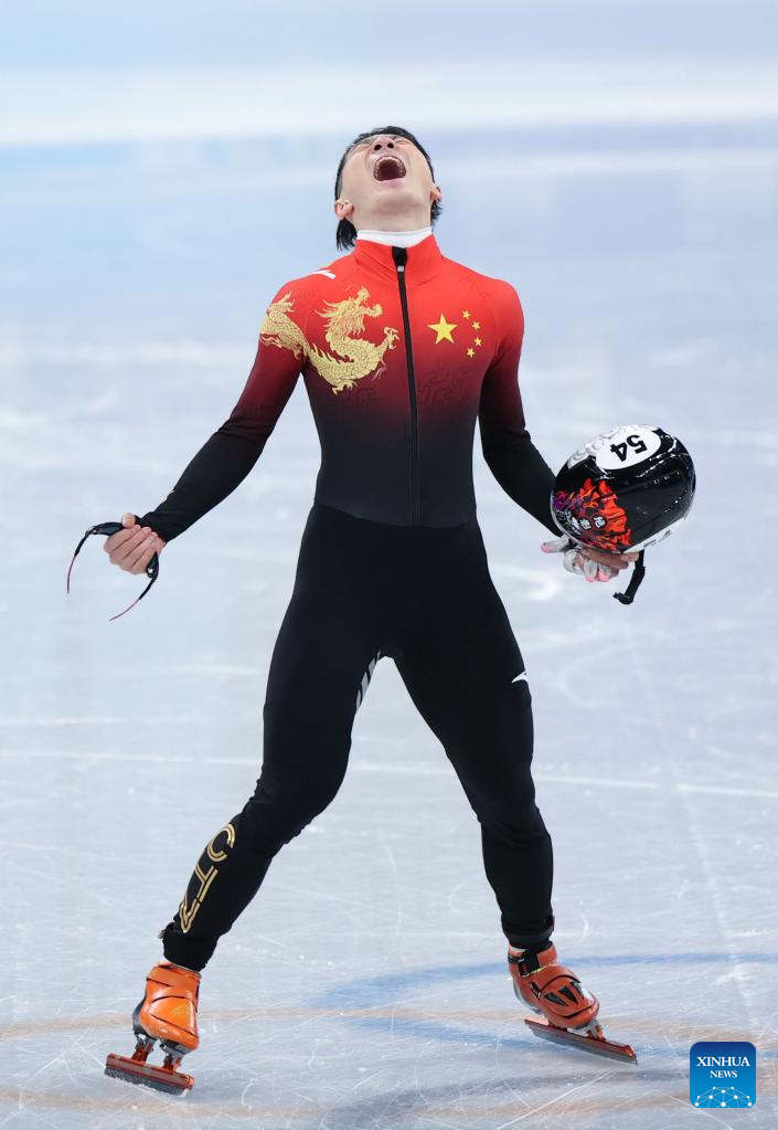 Beijing 2022: patinador chinês Ren Ziwei ganha ouro na patina??o de velocidade de pista curta de 1000m masculino