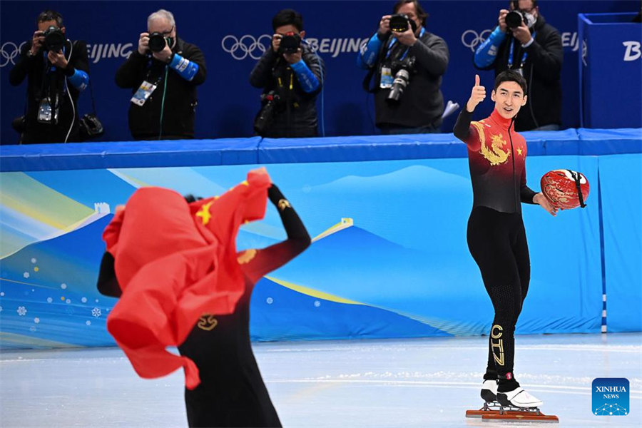 Beijing 2022: patinador chinês Ren Ziwei ganha ouro na patina??o de velocidade de pista curta de 1000m masculino