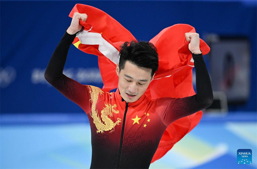 Beijing 2022: patinador chinês Ren Ziwei ganha ouro na patina??o de velocidade de pista curta de 1000m masculino