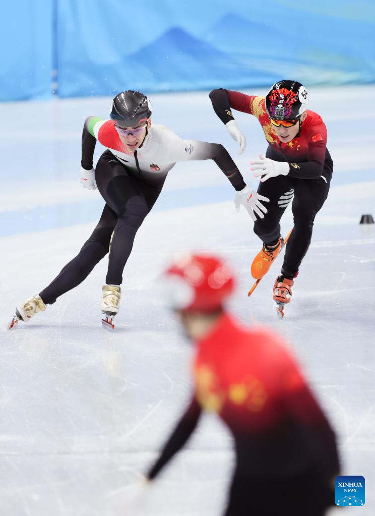 Beijing 2022: patinador chinês Ren Ziwei ganha ouro na patina??o de velocidade de pista curta de 1000m masculino