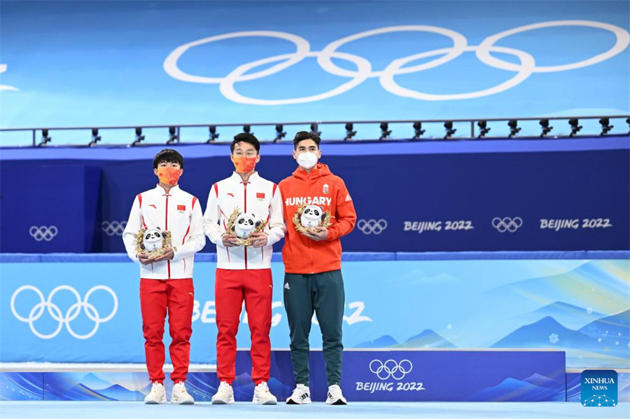 Beijing 2022: patinador chinês Ren Ziwei ganha ouro na patina??o de velocidade de pista curta de 1000m masculino