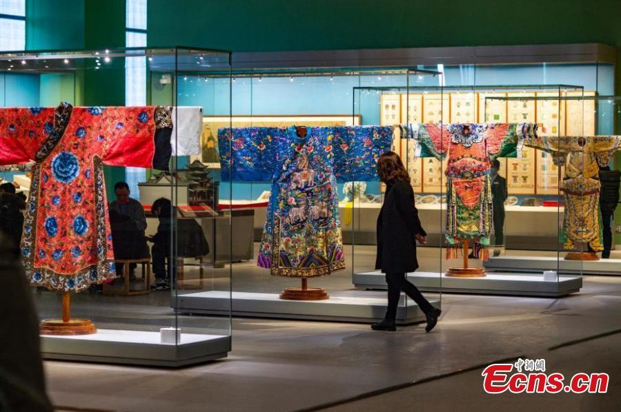 Exposi??o de artesanato tradicional chinês é inaugurada em Beijing