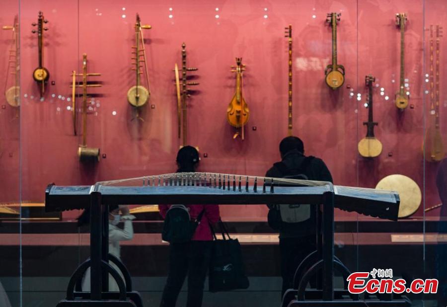Exposi??o de artesanato tradicional chinês é inaugurada em Beijing