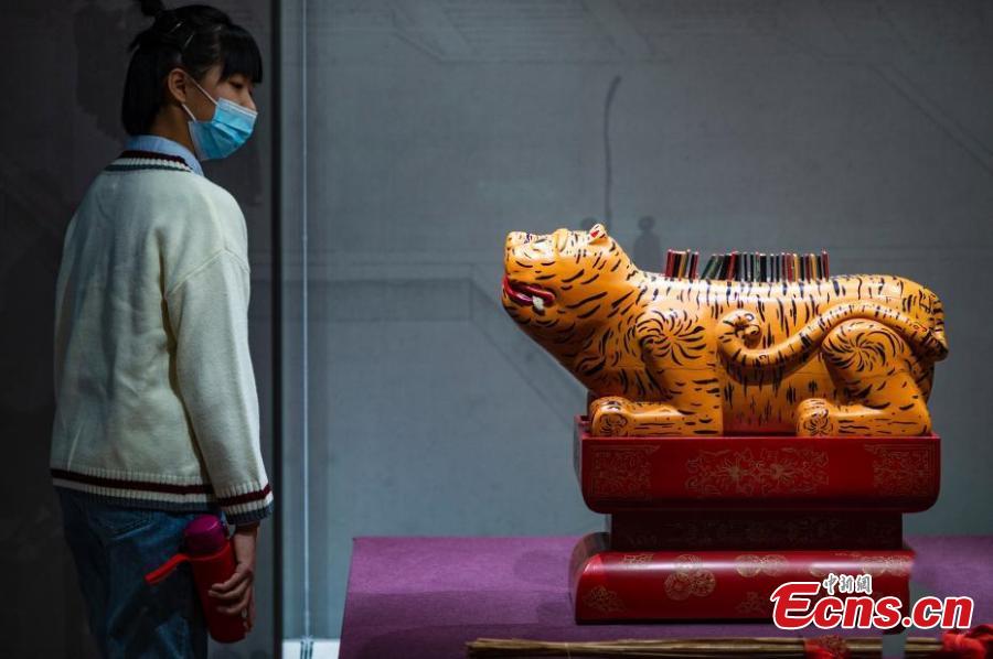 Exposi??o de artesanato tradicional chinês é inaugurada em Beijing