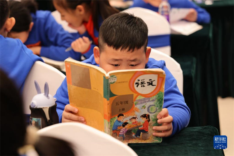 Beijing 2022: can??o infantil das crian?as das montanhas conectam o mundo