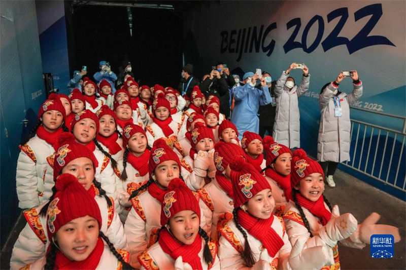 Beijing 2022: can??o infantil das crian?as das montanhas conectam o mundo