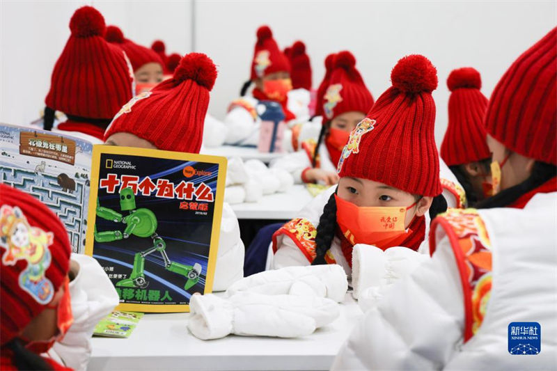 Beijing 2022: can??o infantil das crian?as das montanhas conectam o mundo
