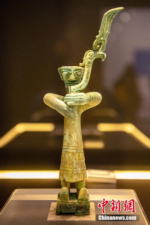 Sichuan:“máscara de bronze” de Sanxingdui está oficialmente à disposi??o do público