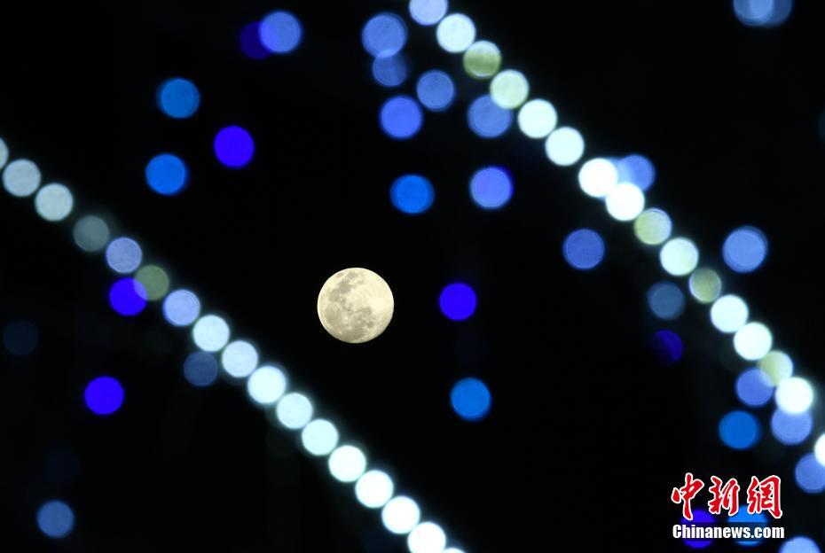 Galeria: Festival das Lanternas brindado pela lua cheia